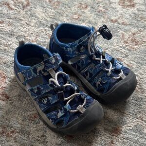 Keen Blue Camo Kids Outdoor Sandals with Gray Toe Caps